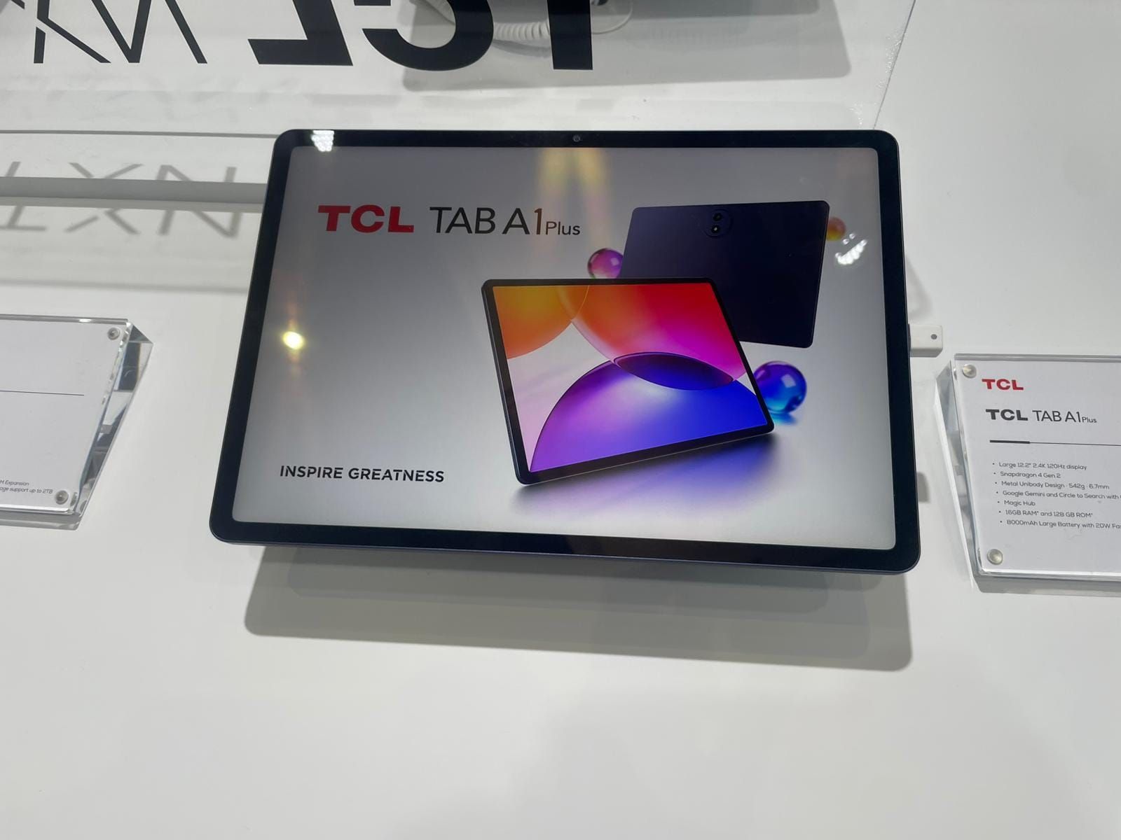 Fotografía de la TCL TAB A1 Plus durante el MWC 2026 de Barcelona