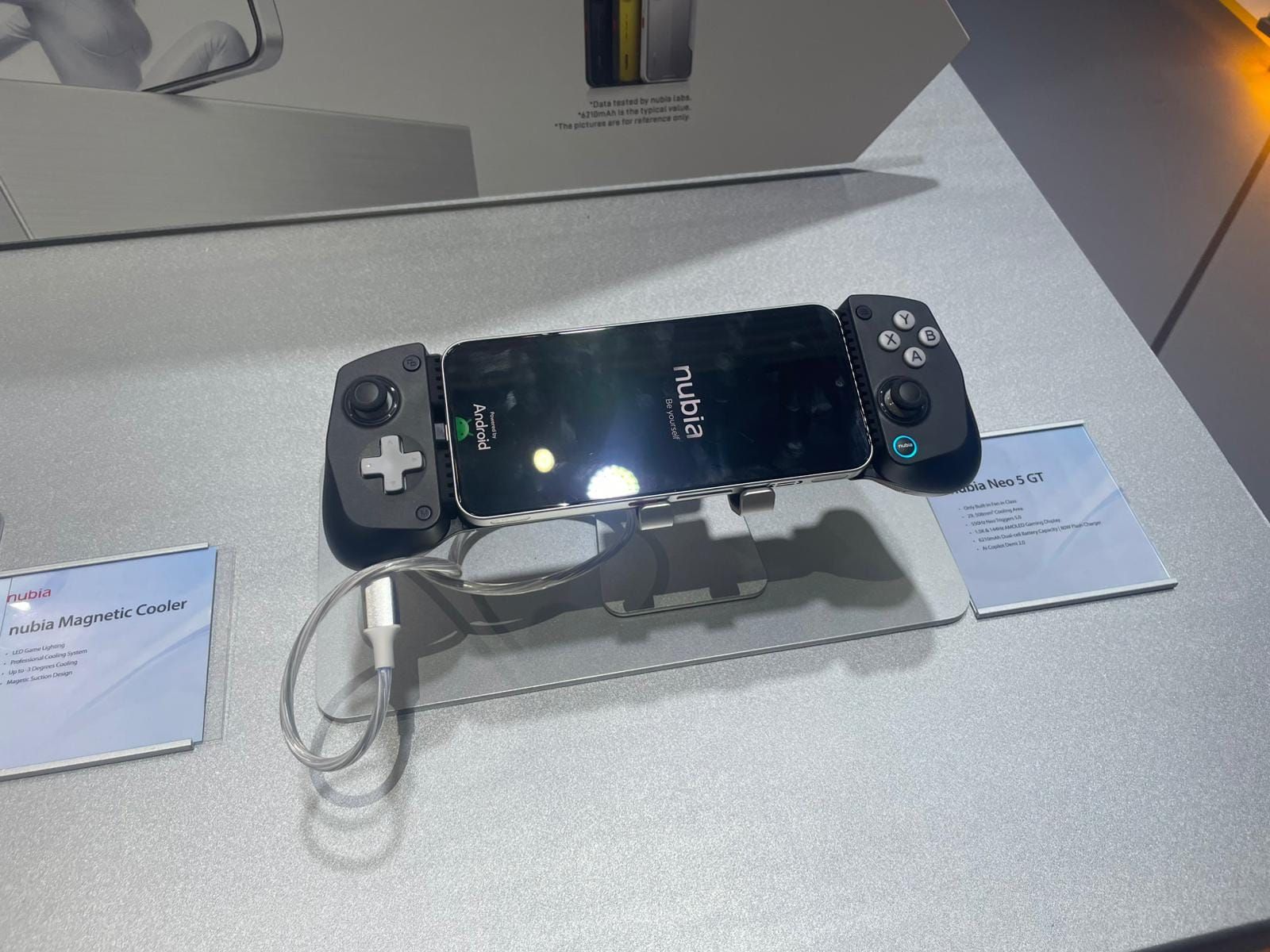 Fotografia del nuevo nubia Neo 5 GT en su presentación durante el MWC 2026 de Barcelona