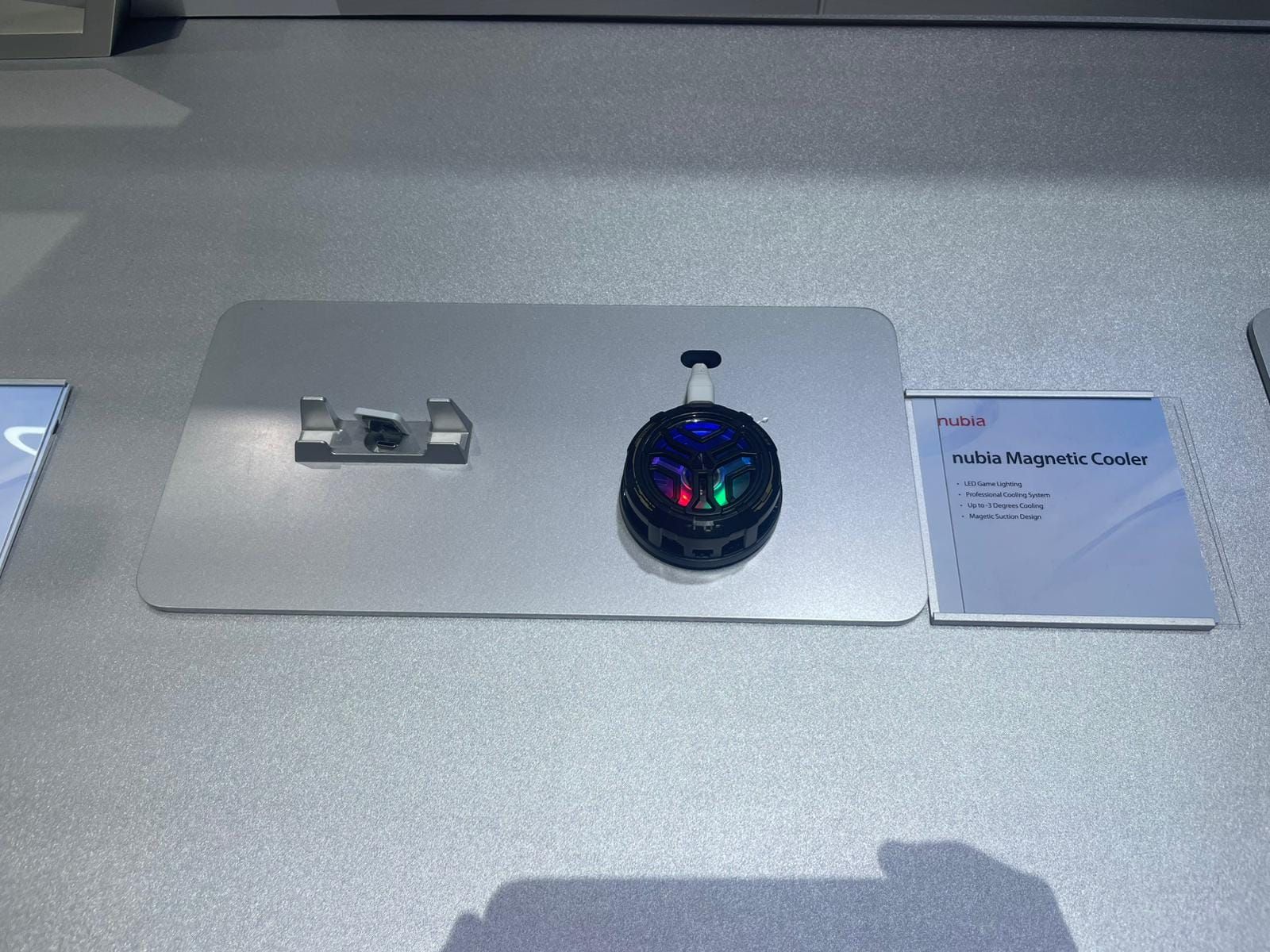 Fotografia del nubia Magnetic Cooler en su presentación durante el MWC 2026 de Barcelona