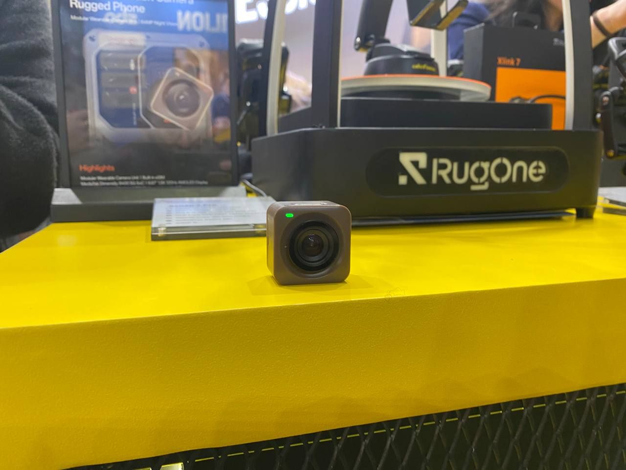 Fotografia de la cámara externa del RugOne Xsnap 7 Pro en su presentación en el MWC 2026 de Barcelona